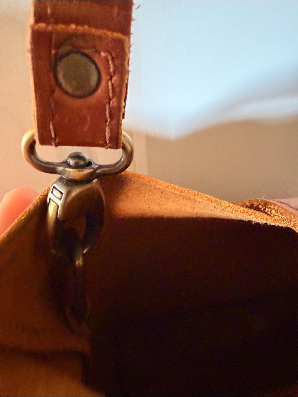 Portland leather Classic Tan Leather Crossbody Tote - Minimalist Women's Bag - Picture 4 of 7